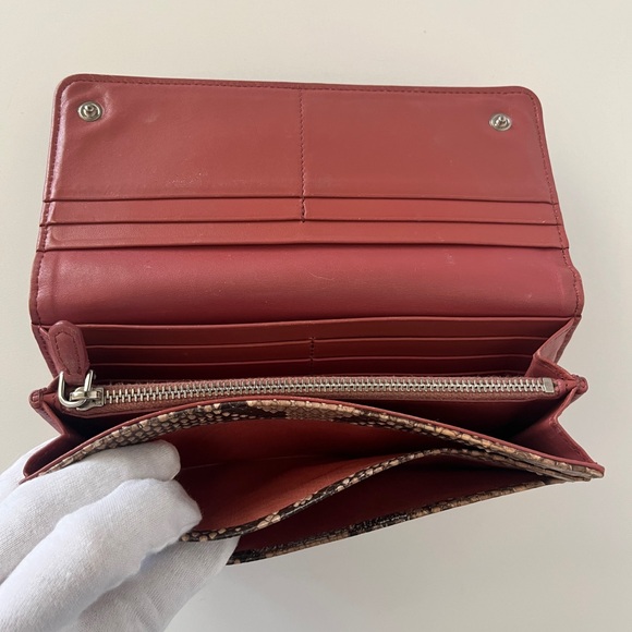 PRADA **RARE Python Matinee continental bi-fold wallet. Rose-colored interior. - Picture 10 of 12